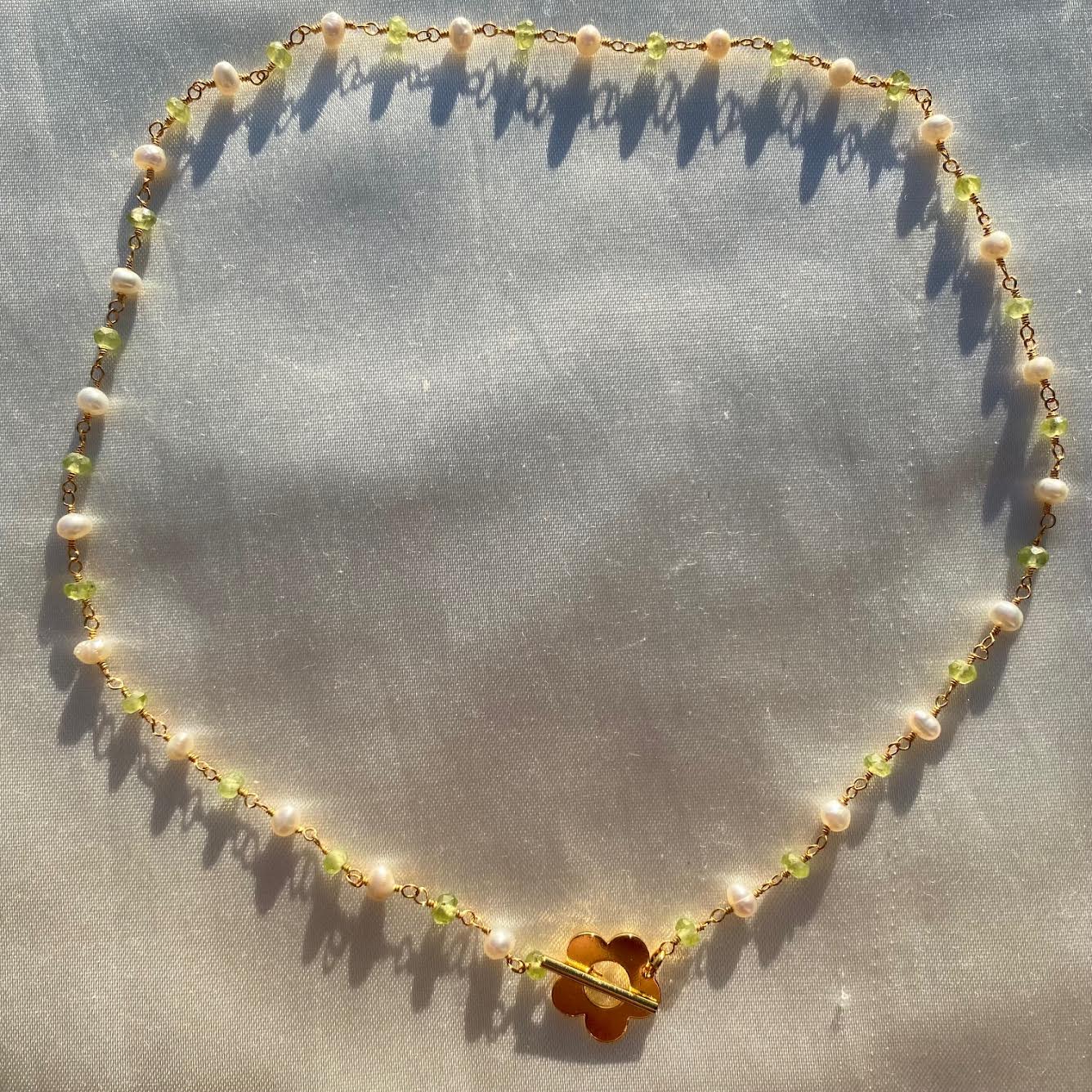 neriveh - flower clasp peridot pearl choker